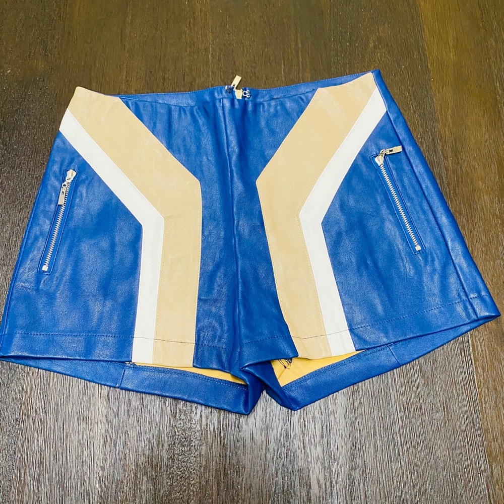Short leather in royal blue